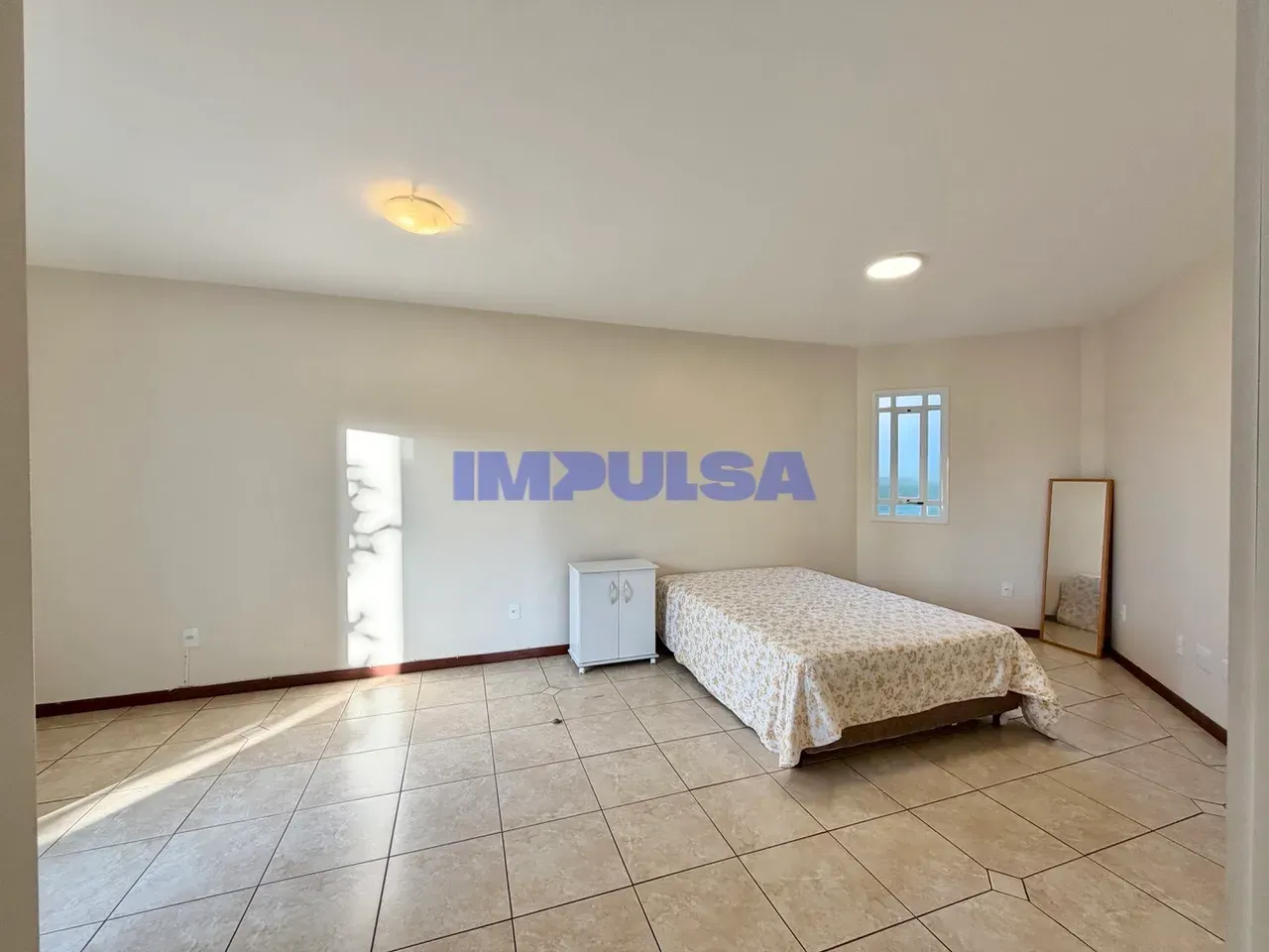 Furnished single-story house with 1 bedroom and open kitchen — photo 3