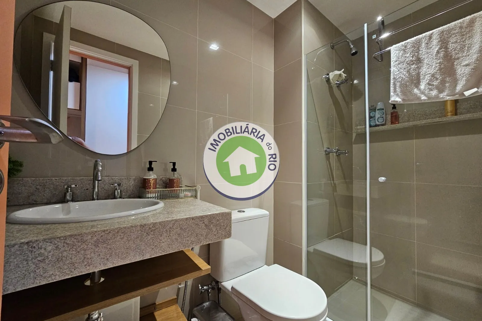 Furnished apartment with 4 bedrooms and 5 bathrooms — photo 38