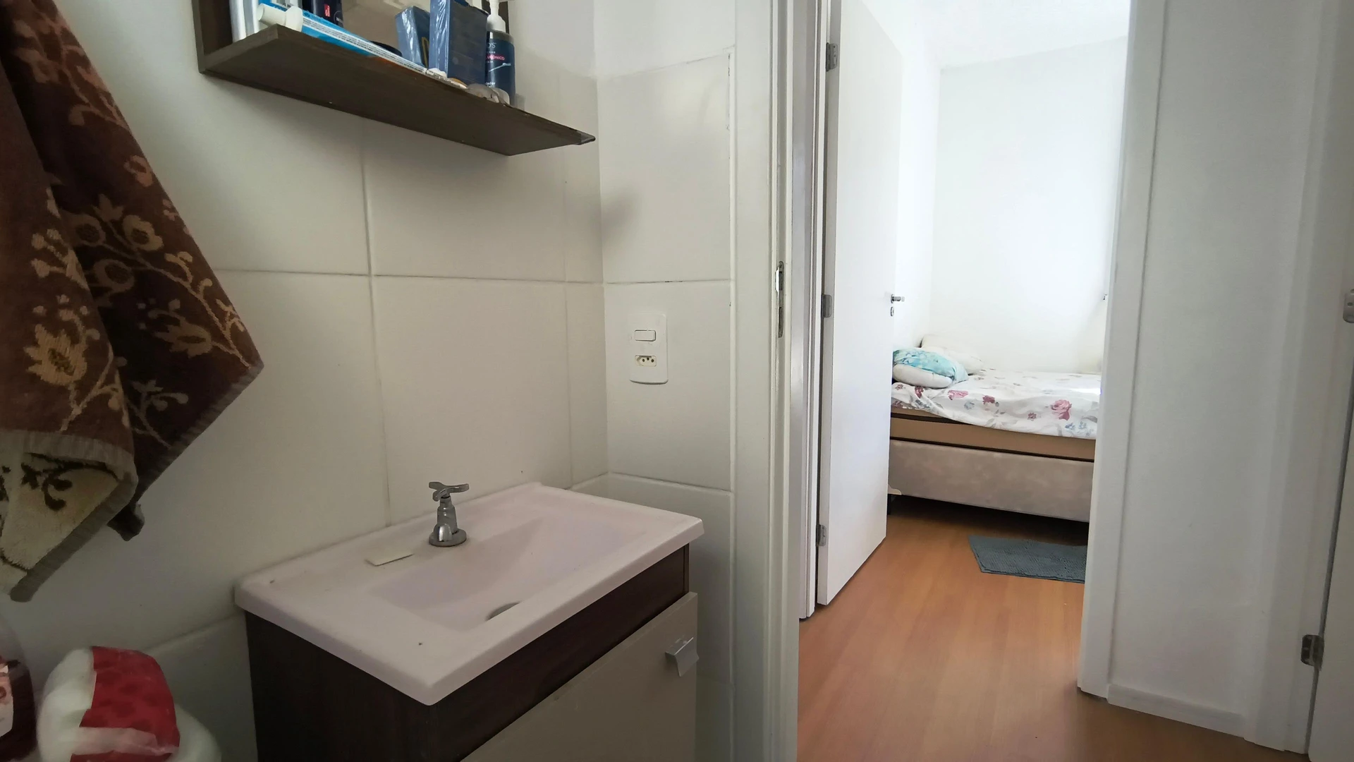 Furnished 2-bedroom apartment with 1 bathroom — photo 2