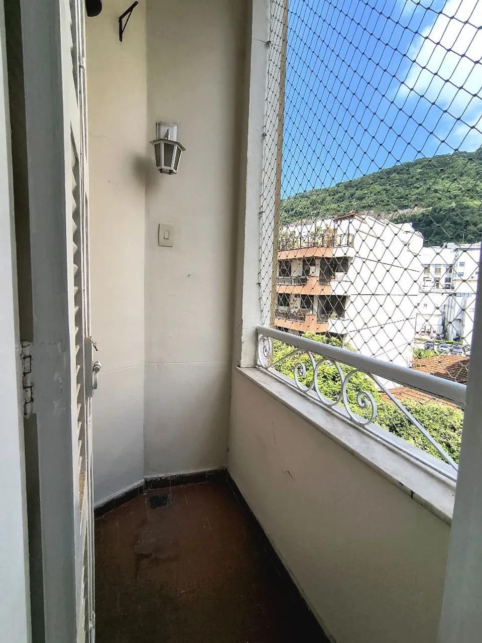 Wood or laminate floors in a 2-bedroom apartment, 72 m² — photo 10
