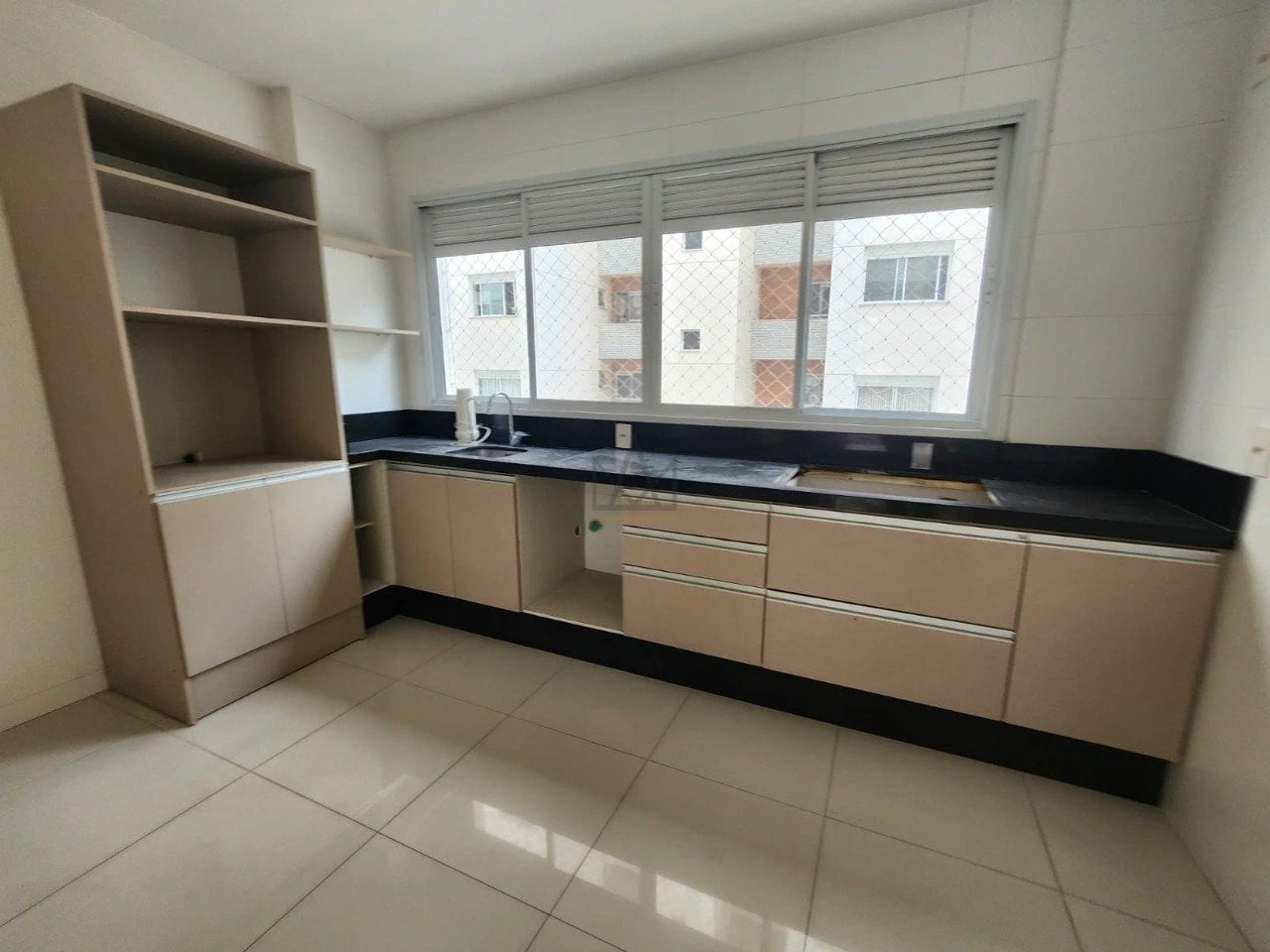 Departamento con ventanales de piso a techo en Florianópolis — photo 2