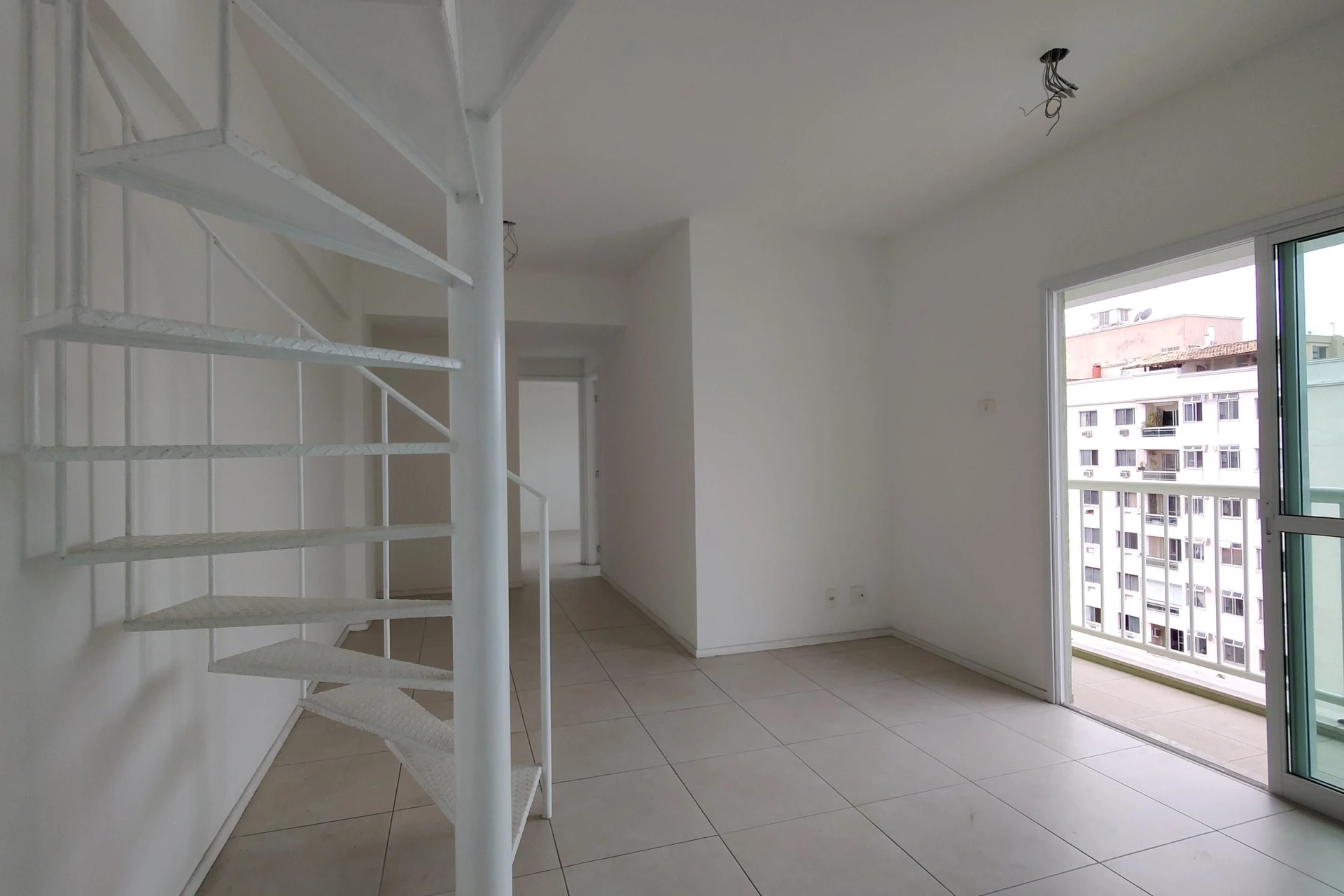 Apartment with 2 bedrooms, balcony and 1 parking space — photo 3
