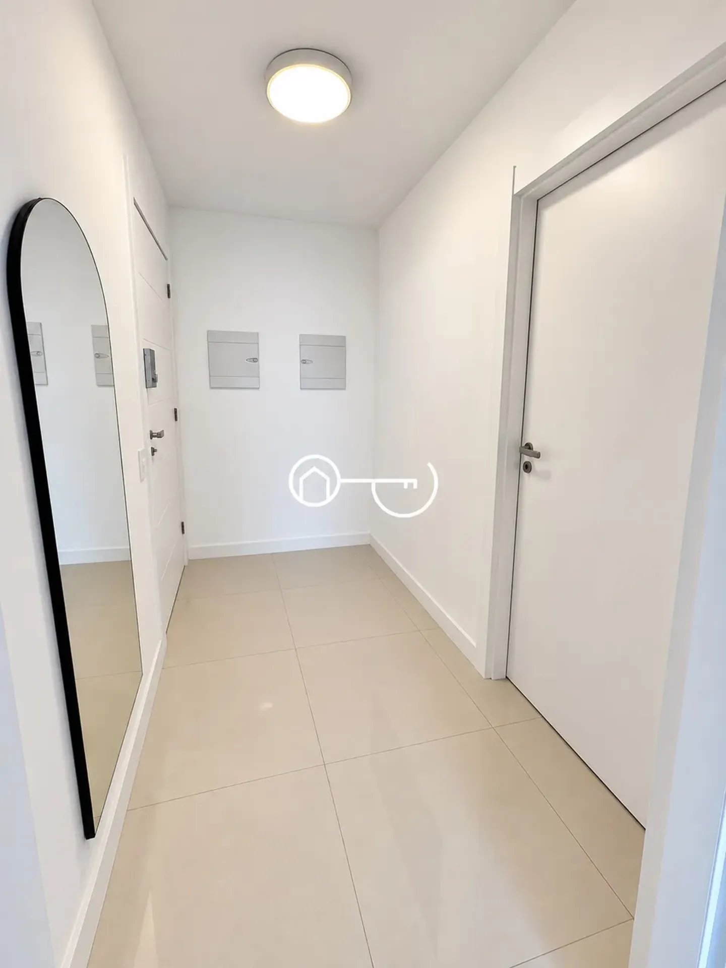 Furnished apartment, 79 m², with floor-to-ceiling windows — photo 11