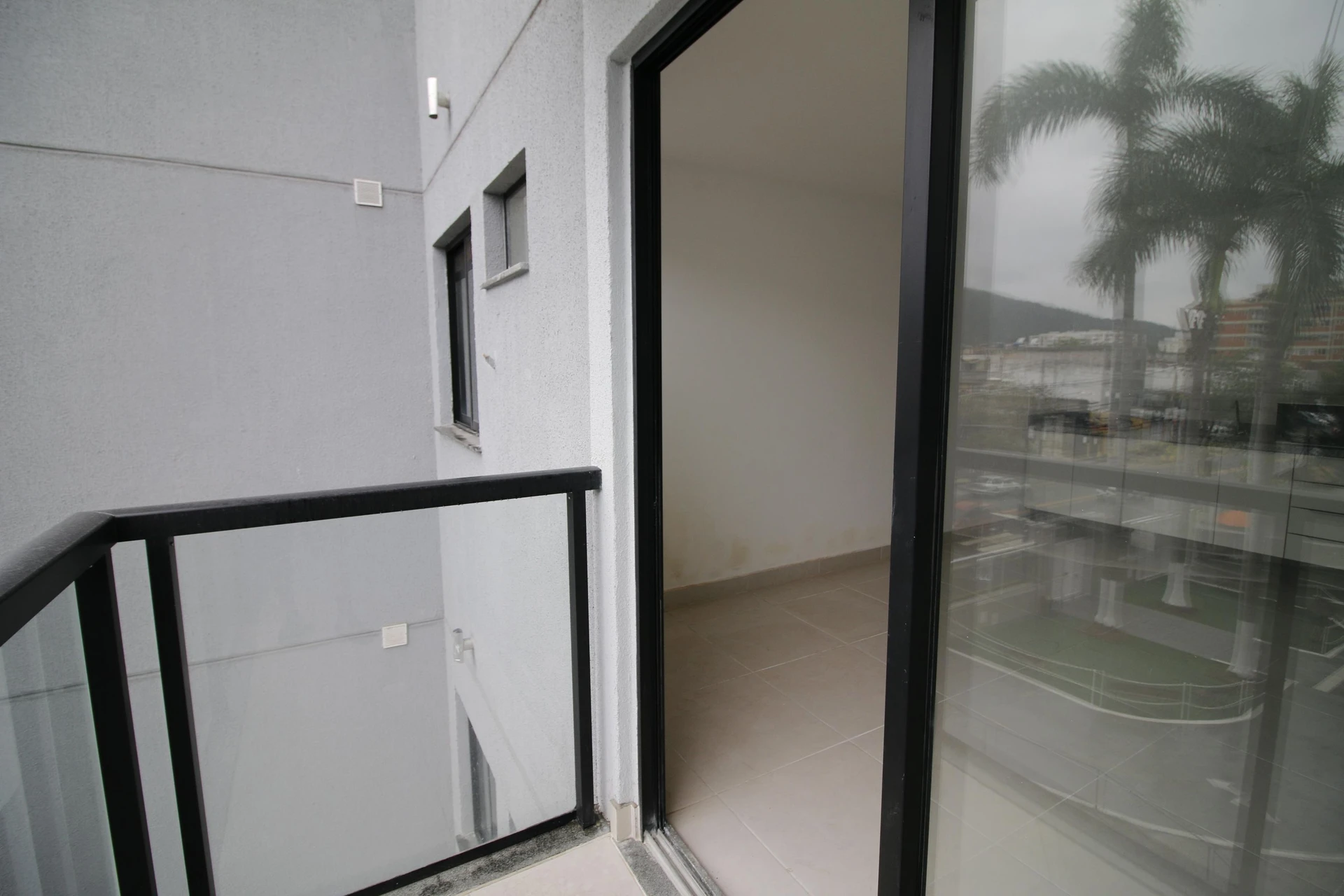 Apartamento de 1 dormitorio con cocina abierta y balcón — photo 16
