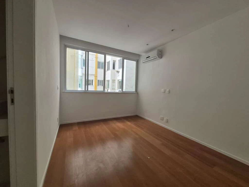 Apartment with open-plan kitchen, 2 ensuites and 5 baths — photo 25