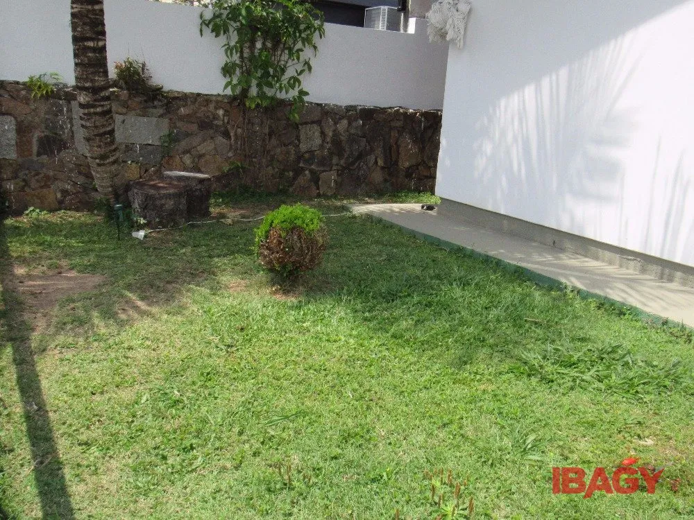 House with 4 bedrooms and 380 m², 2 parking spots — photo 23