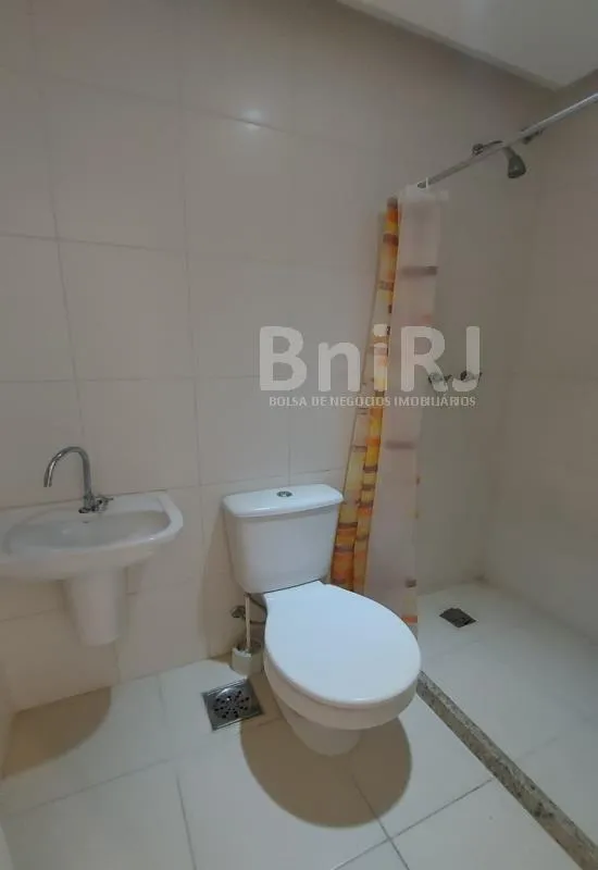 3-bedroom apartment in a building with a pool — photo 25