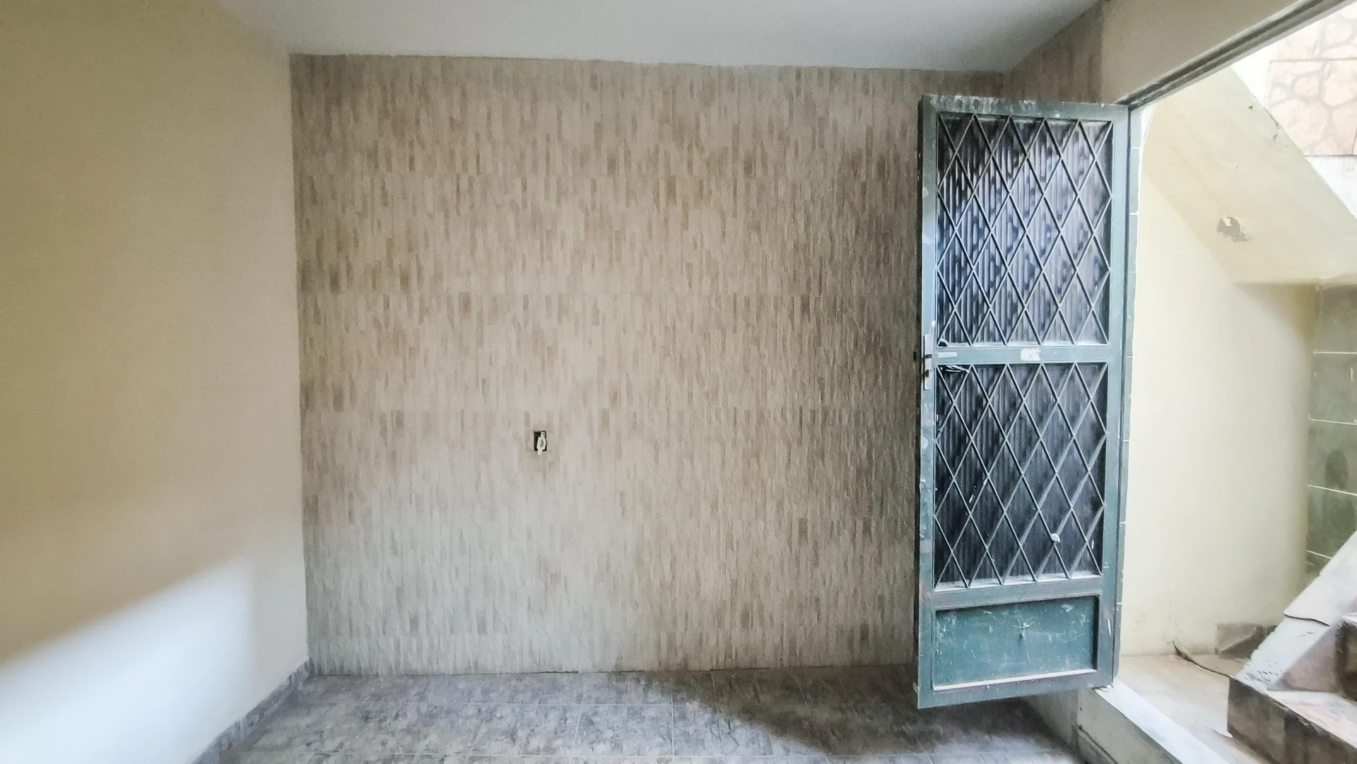House with 2 bedrooms and a washing machine — photo 48