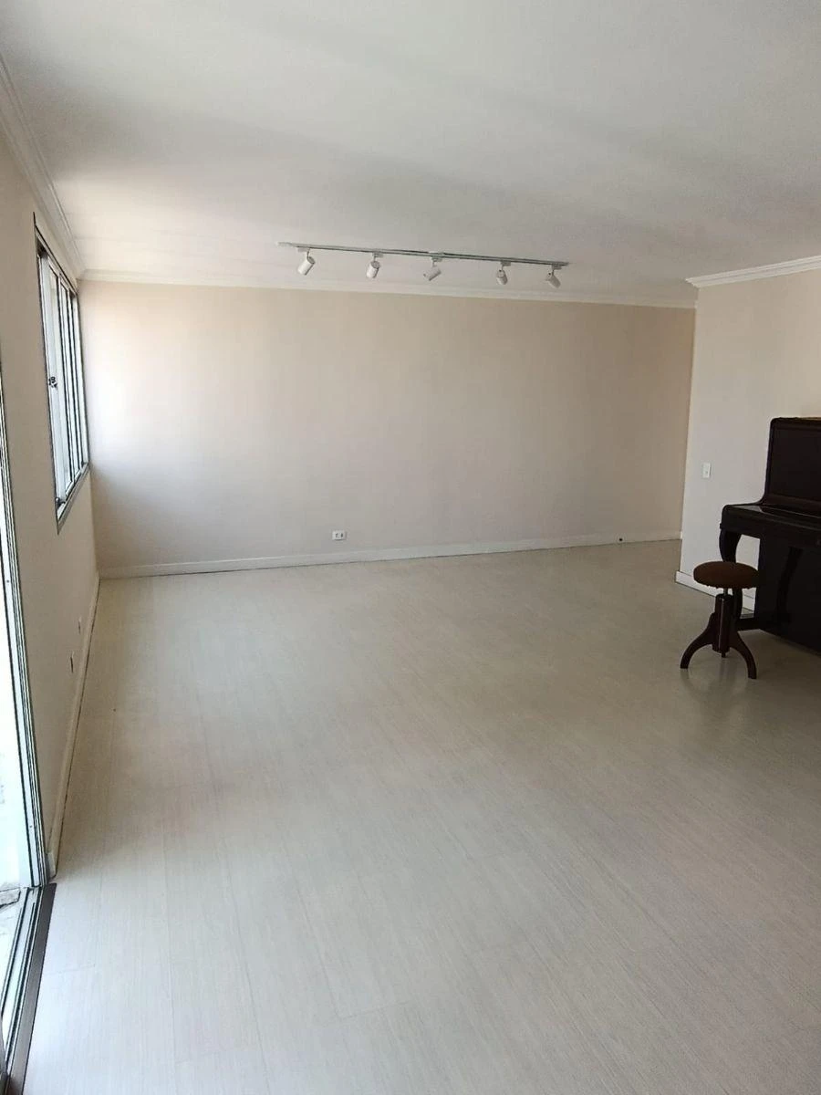 Apartamento de 156 m² com secadora e janelas do piso ao teto — photo 24