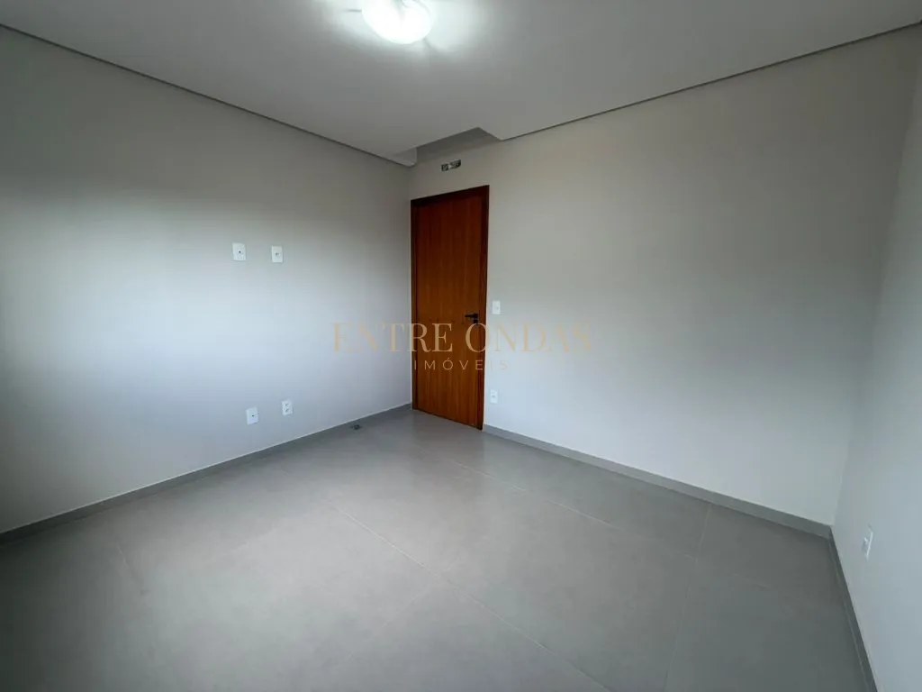 3-bedroom house, 1 with its own bathroom, 202 m² — photo 8