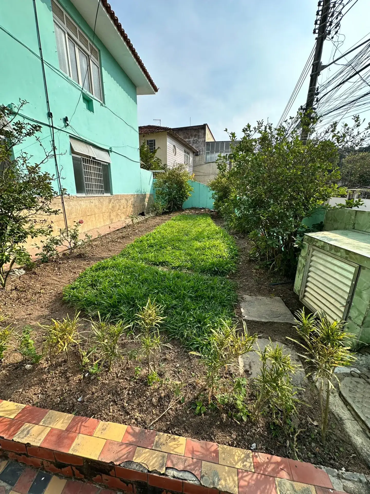 Unfurnished apartment with a private garden — photo 10
