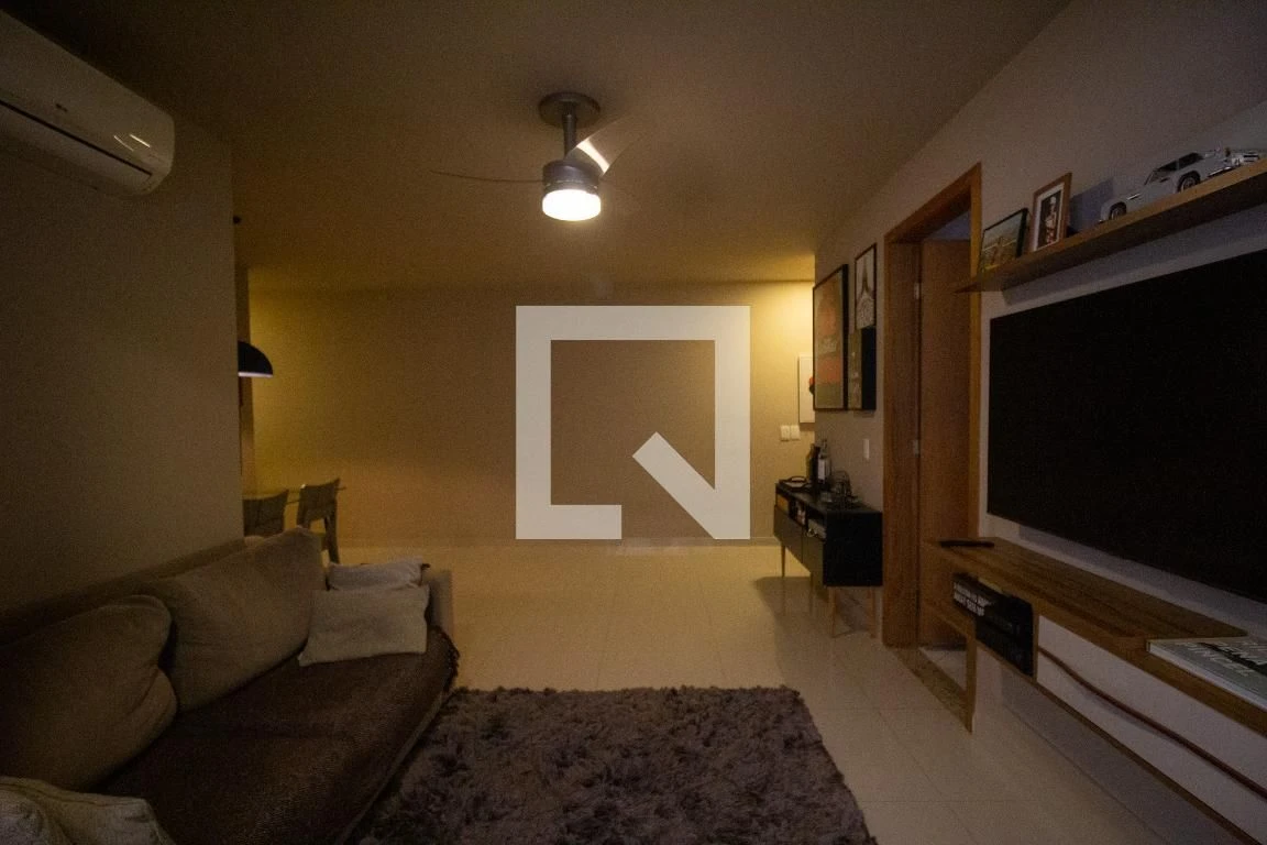Furnished apartment with 2 en-suite bedrooms and desk — photo 27