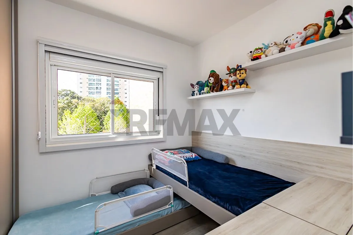 Glass-enclosed balcony in a 2-bedroom apartment, 69 m² — photo 36