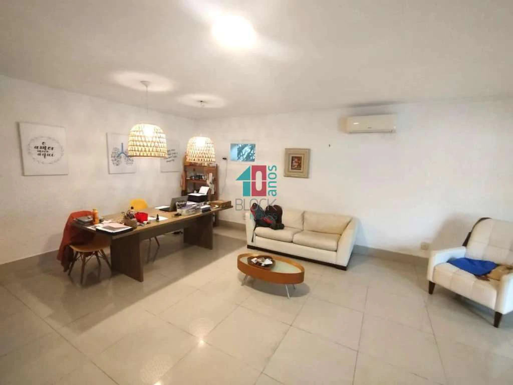 Street house 445 m² with 4 bedrooms and 1 en-suite — photo 13
