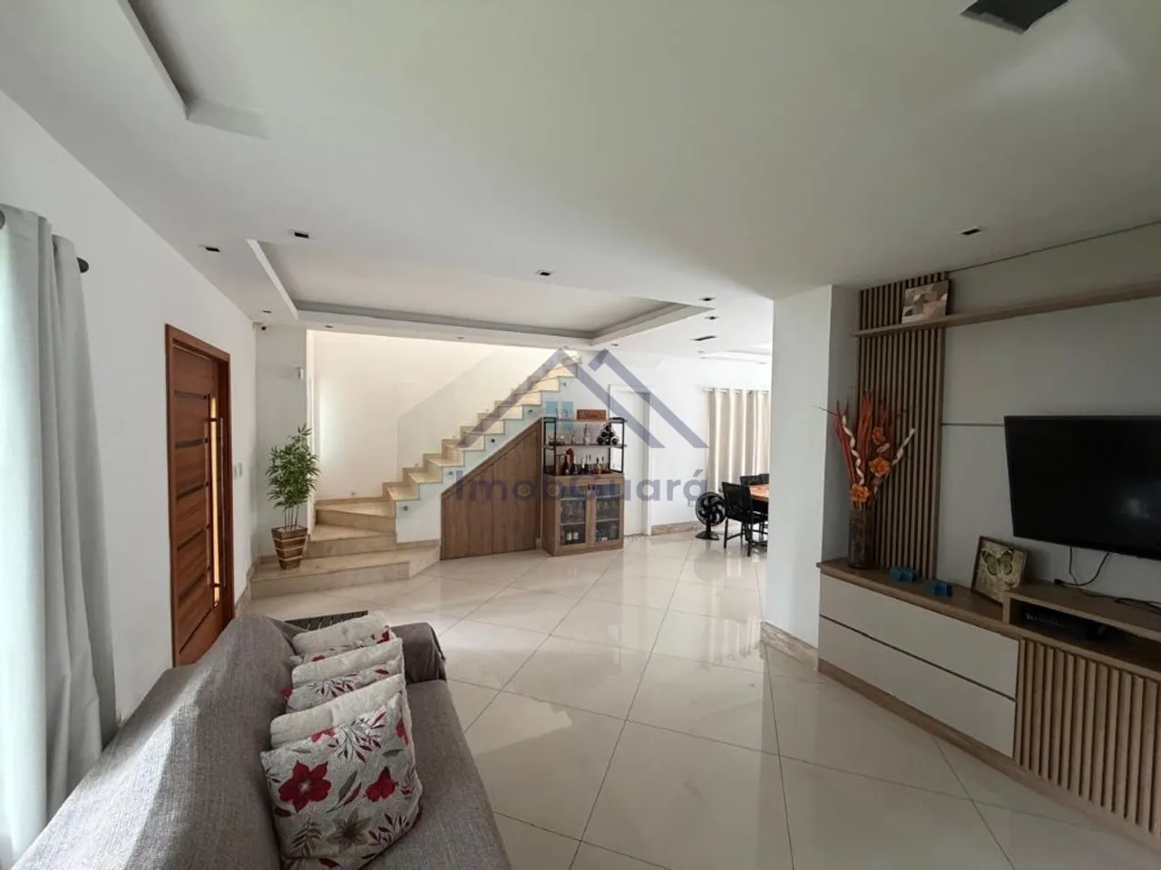Furnished house with open-plan kitchen and gas stove — photo 5