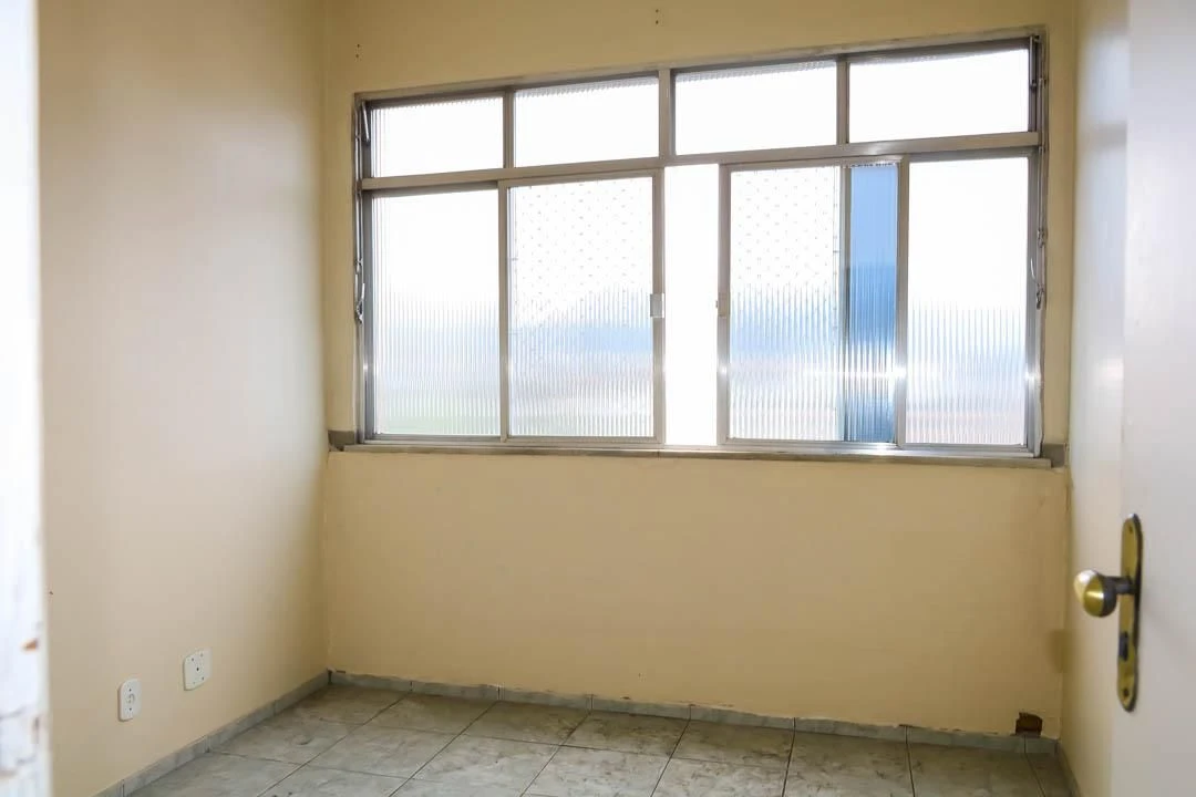 Apartamento de 2 dormitorios y 1 baño con cocina cerrada — photo 25