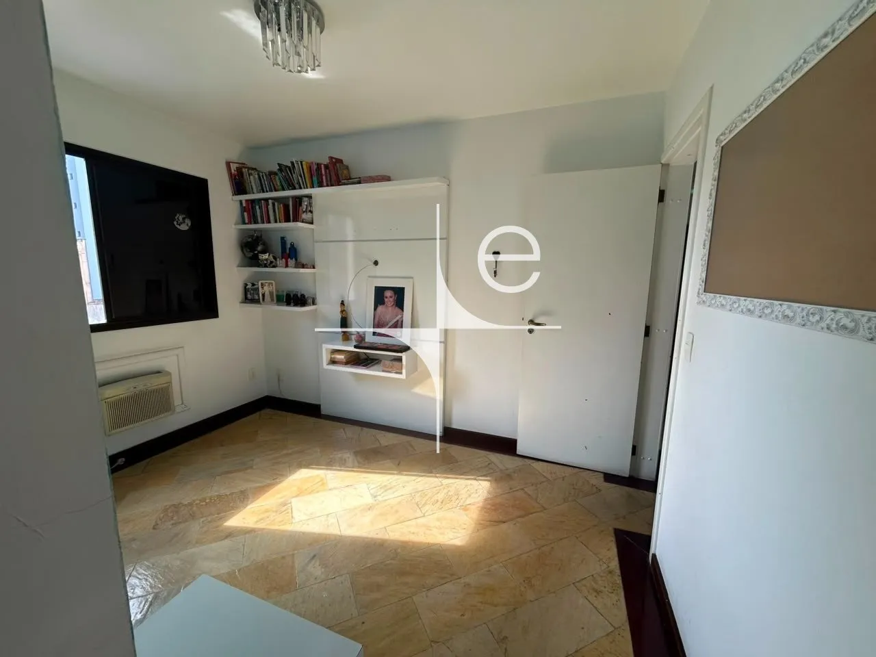 254 m² apartment with a walk-in closet and a home office — photo 20