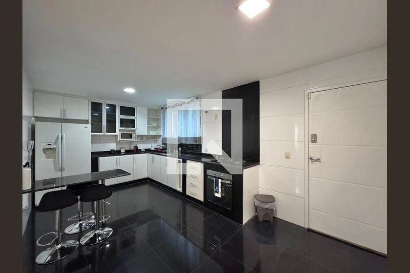 House 280 m² with 4 bedrooms and 3 bathrooms — photo 50