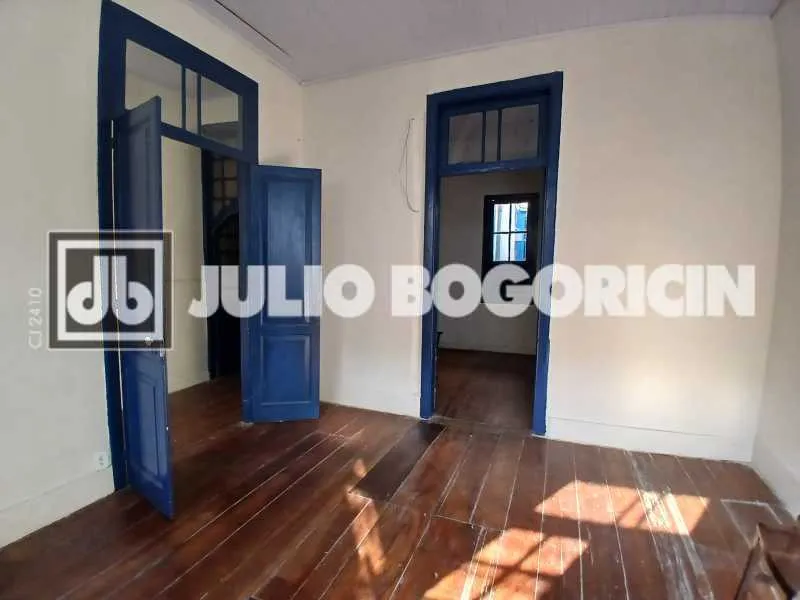 Unfurnished apartment with 6 bedrooms and 3 bathrooms — photo 13