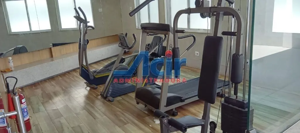 One-bedroom apartment in a building with a gym — photo 10