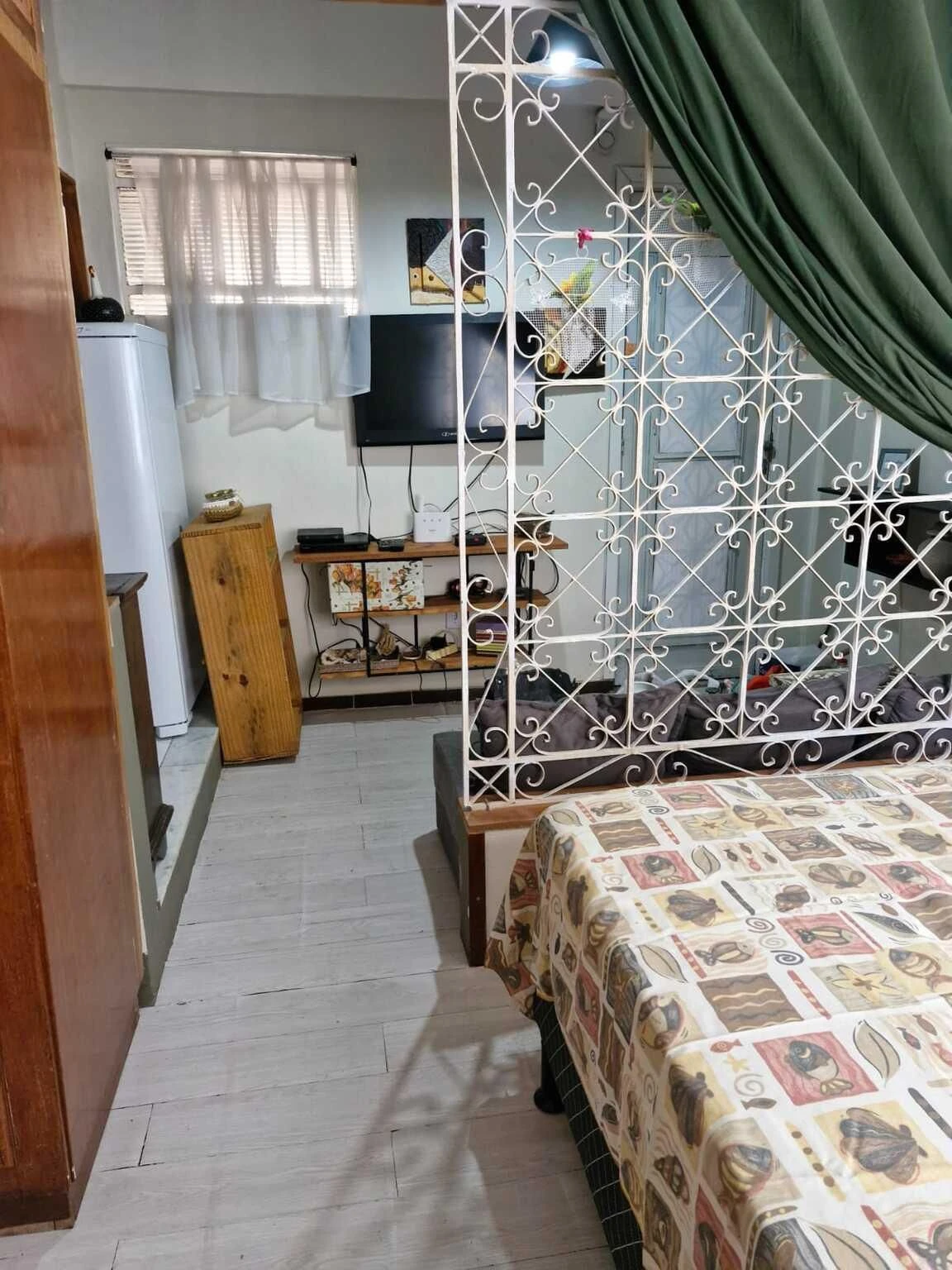 Furnished 1-bedroom apartment with pets allowed — photo 2