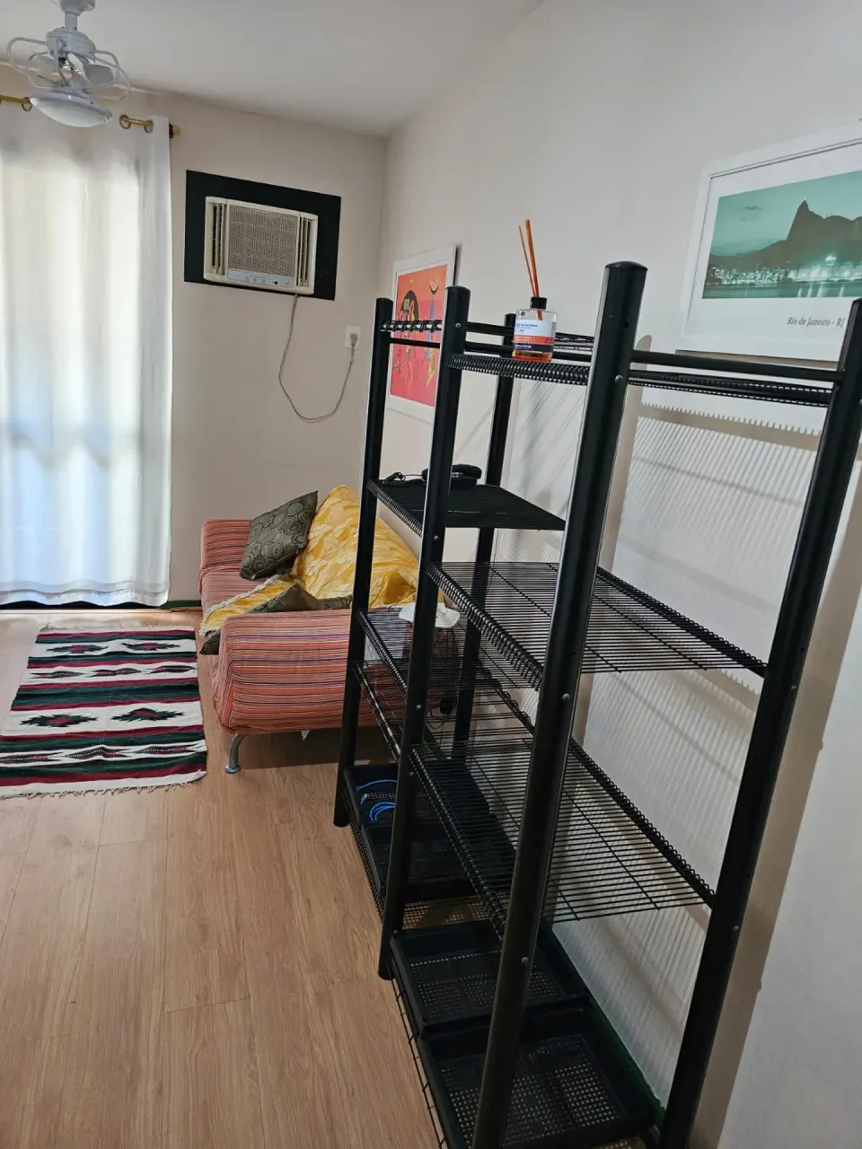 One-bedroom apartment with wood or laminate floors — photo 15