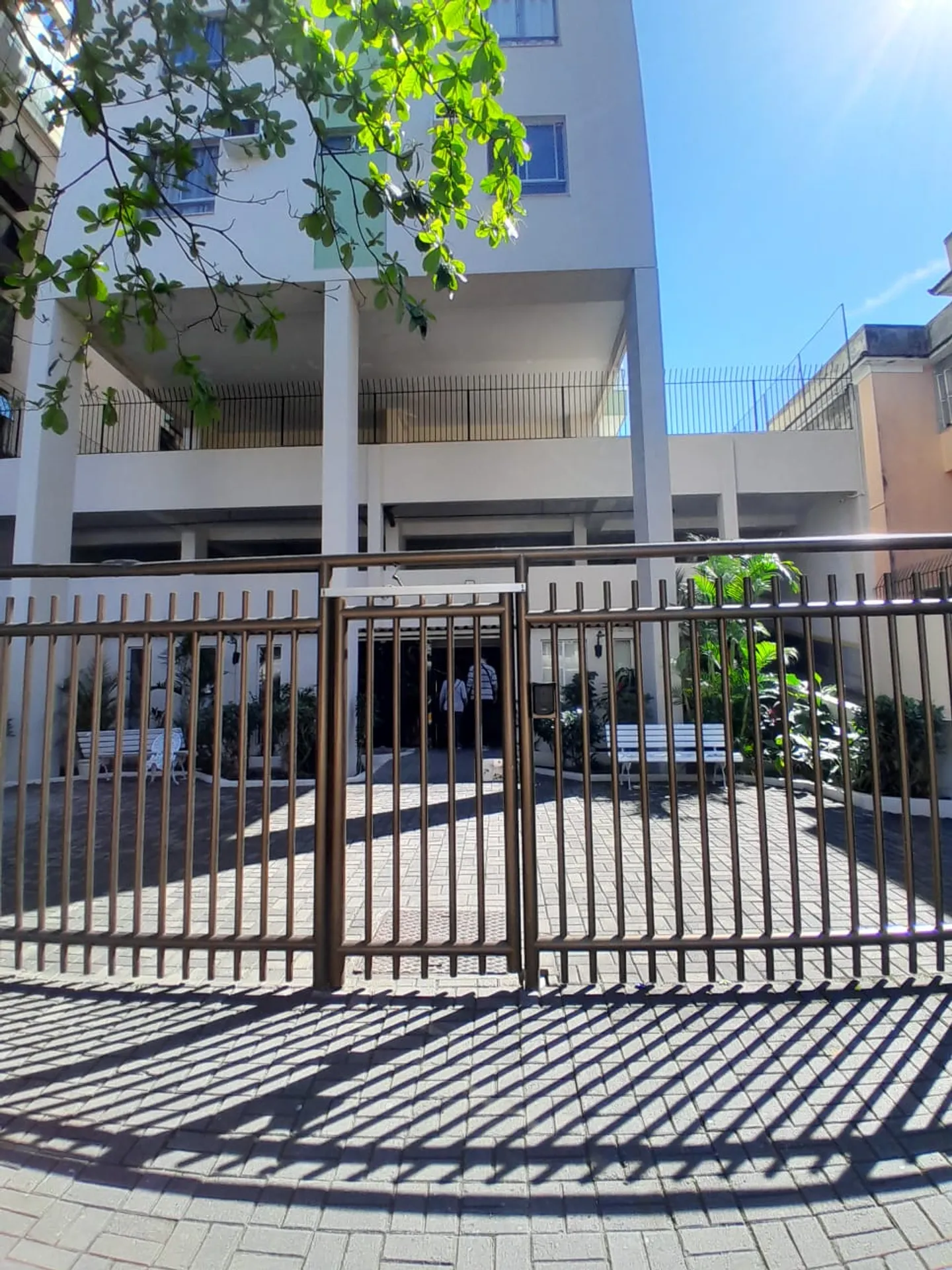 2-bedroom apartment with open-plan kitchen and balcony — photo 10