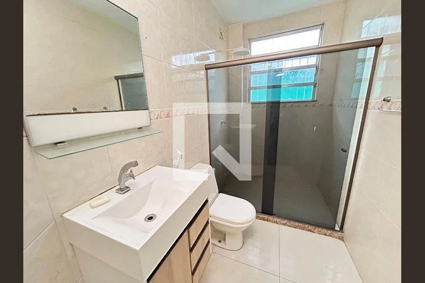 3-bedroom house with a walk-in closet — photo 4