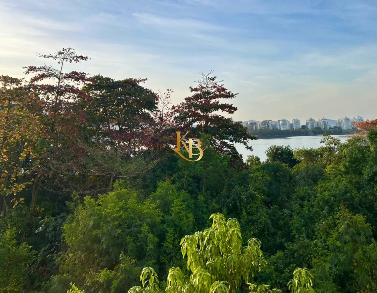 Furnished 4-bedroom apartment with enclosed balcony and grill — photo 15