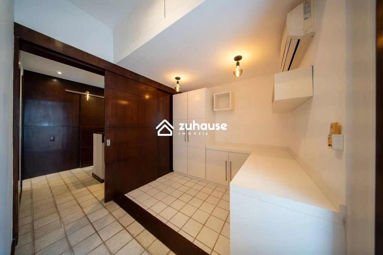 Casa de 5 quartos com janelas do piso ao teto — photo 36