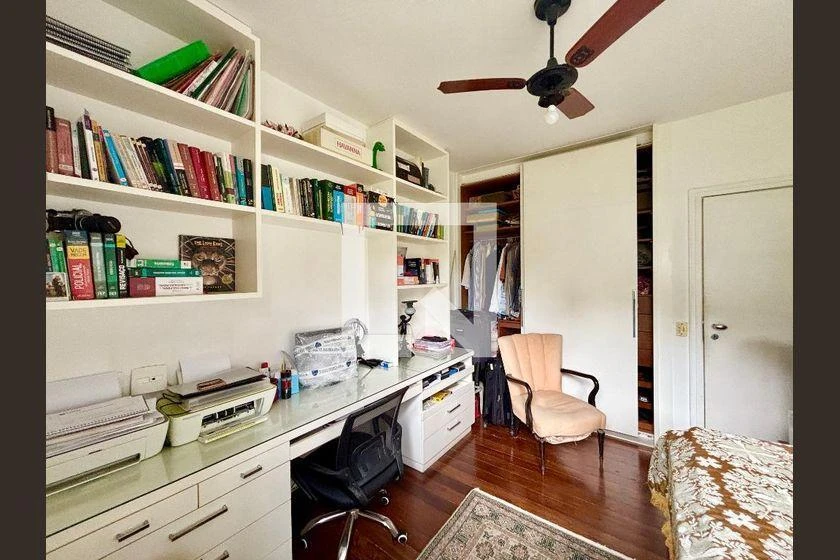 Apartment with 4 bedrooms and an en-suite bathroom — photo 42