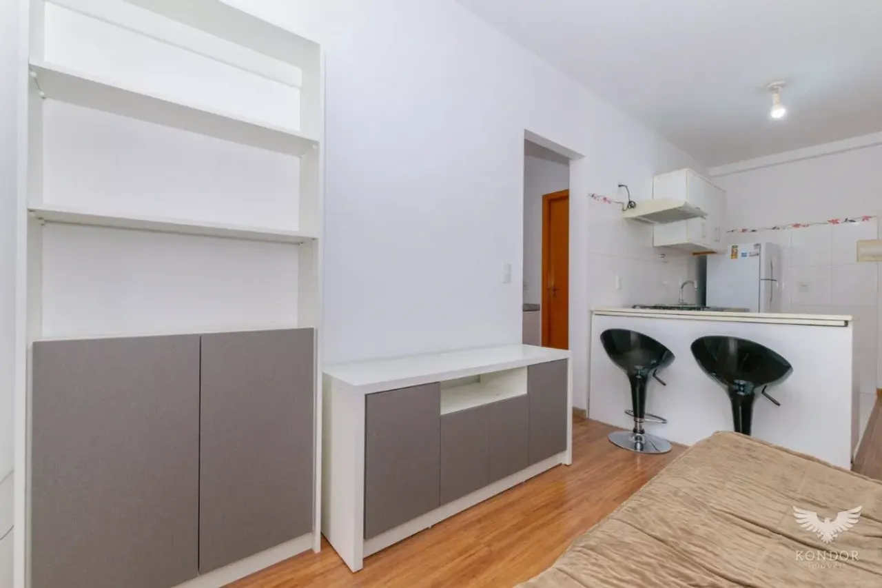 Furnished 2-bedroom apartment with open-plan kitchen — photo 4