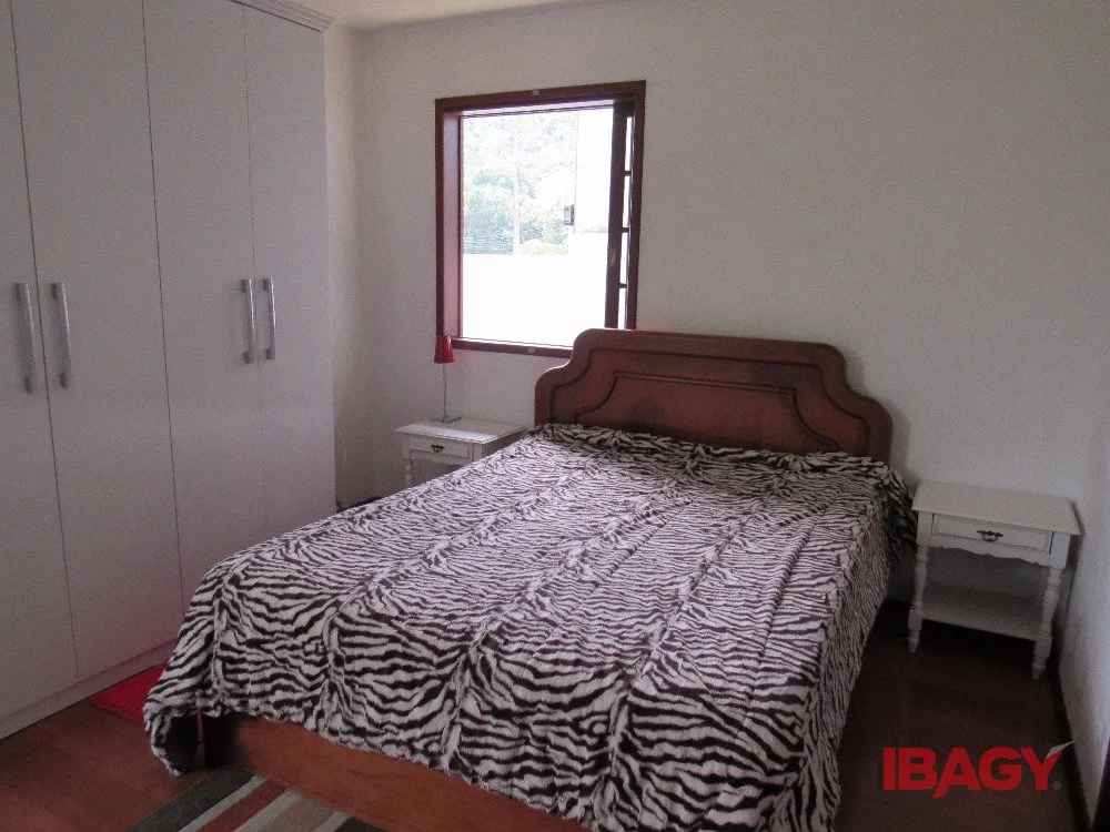 House with 4 bedrooms and 380 m², 2 parking spots — photo 7