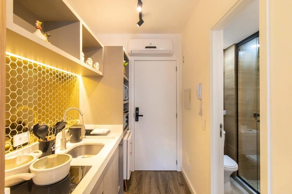 Studio mobiliado em condomínio com academia