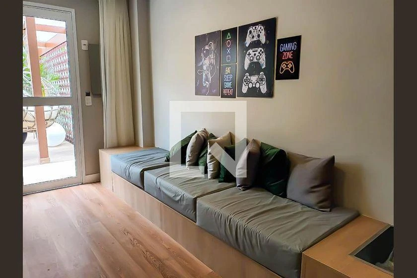 1-bedroom furnished apartment with built-in closets — photo 37