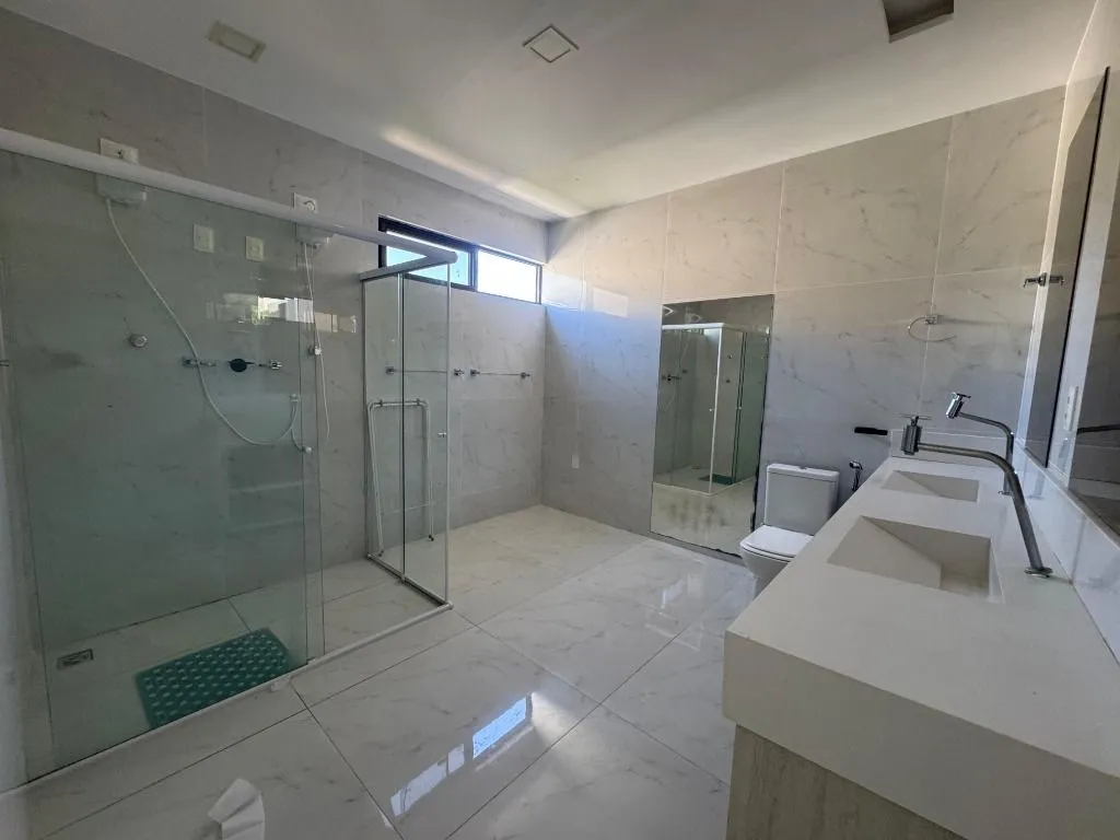 Unfurnished 530 m² house with 5 bedrooms 4 en-suites