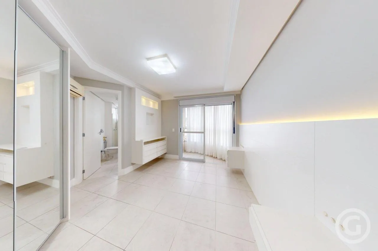 132 m² apartment with a water view and a bathtub — photo 4