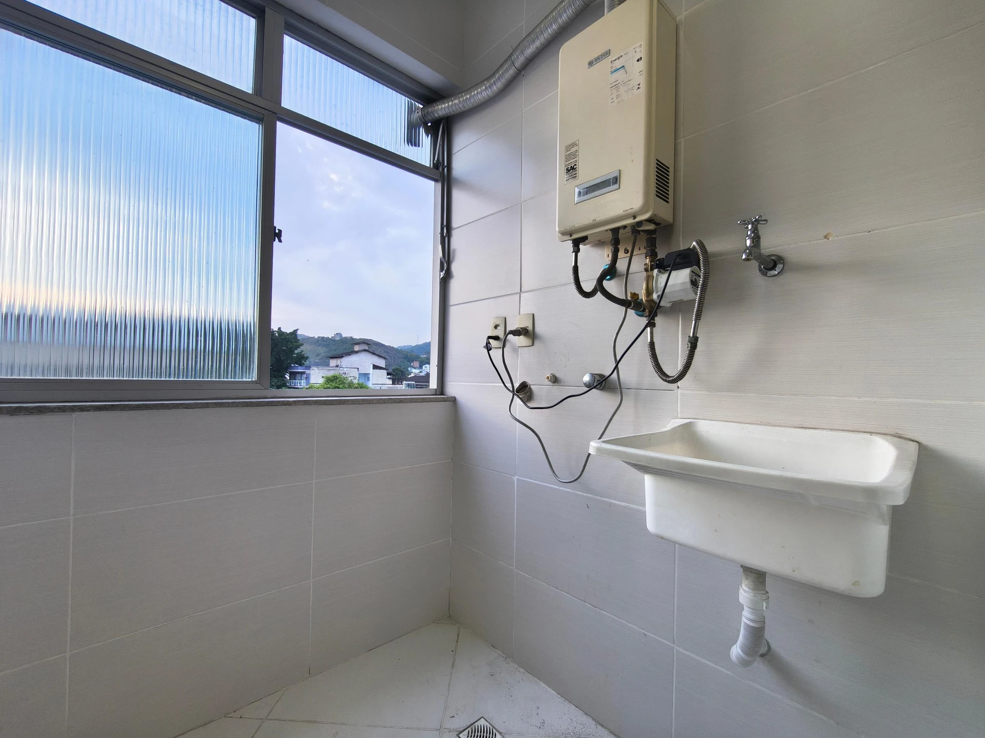 Mountain view in a 2-bedroom apartment, 60 m² — photo 8