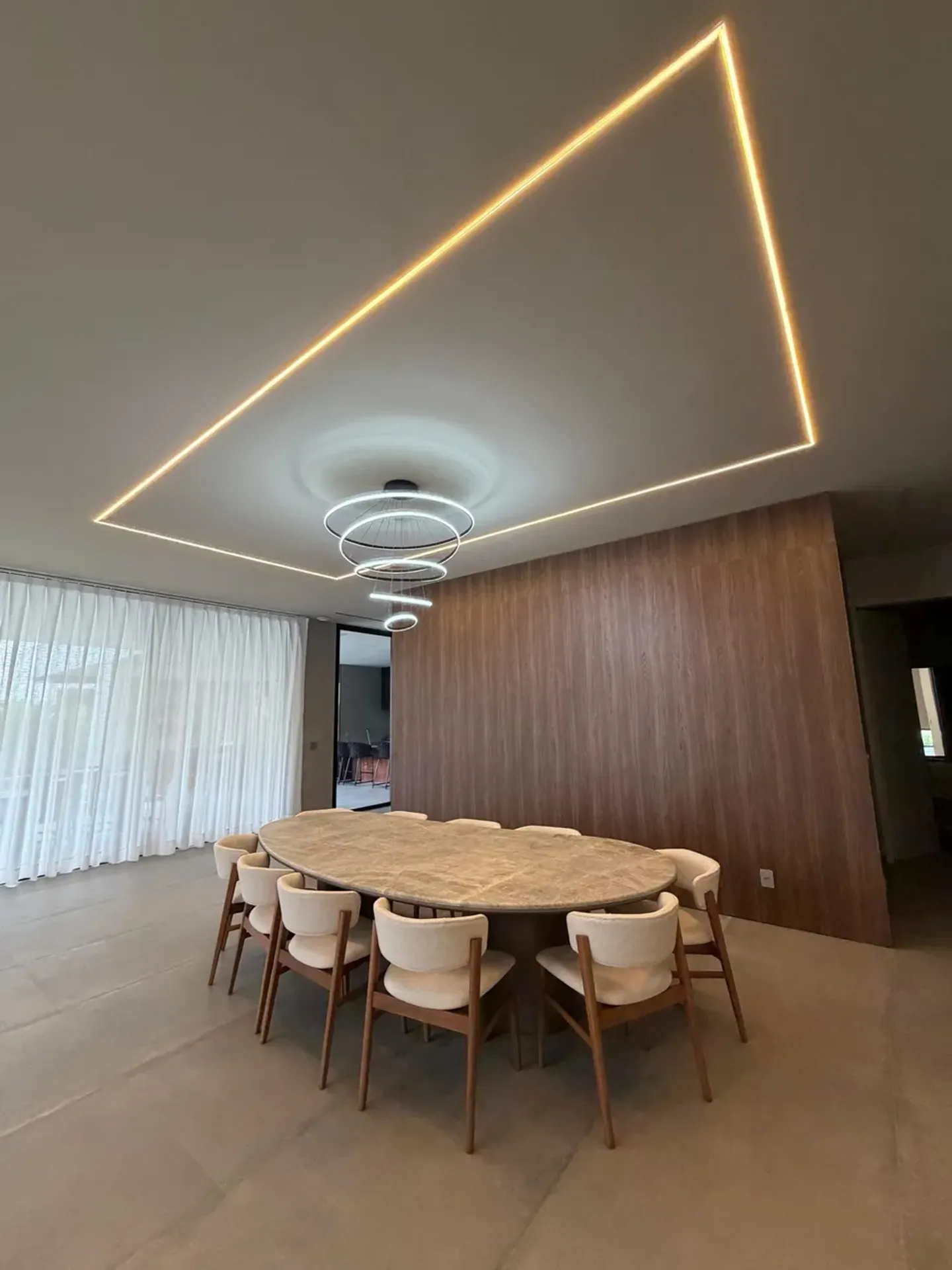 Furnished house with 5 bedrooms and open-plan kitchen — photo 22