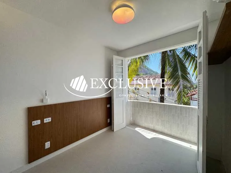 One-bedroom apartment with a mountain view — photo 14