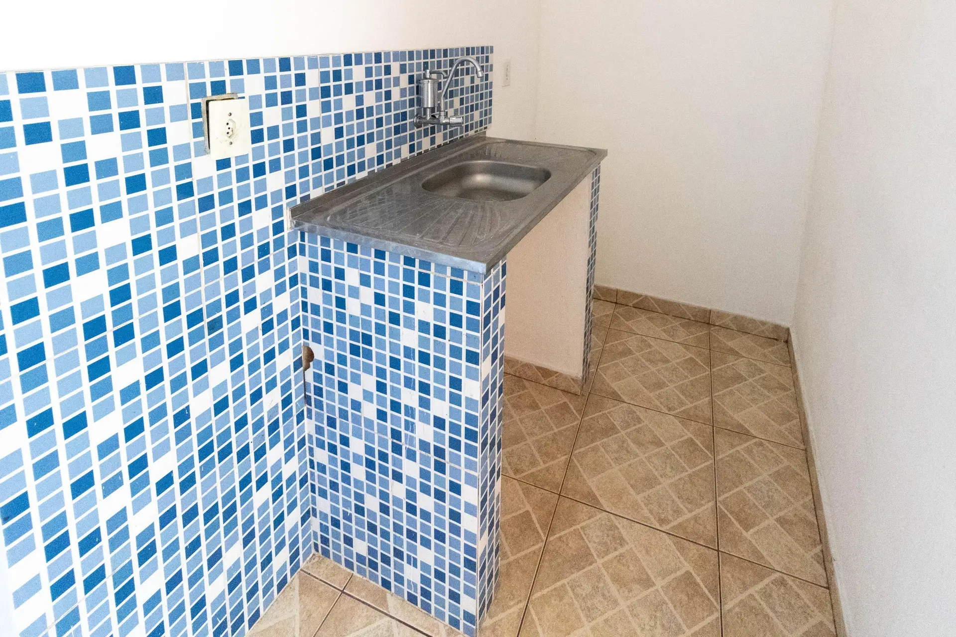 Кітнет-студія без паркування, 1 спальня і 1 ванна — photo 2