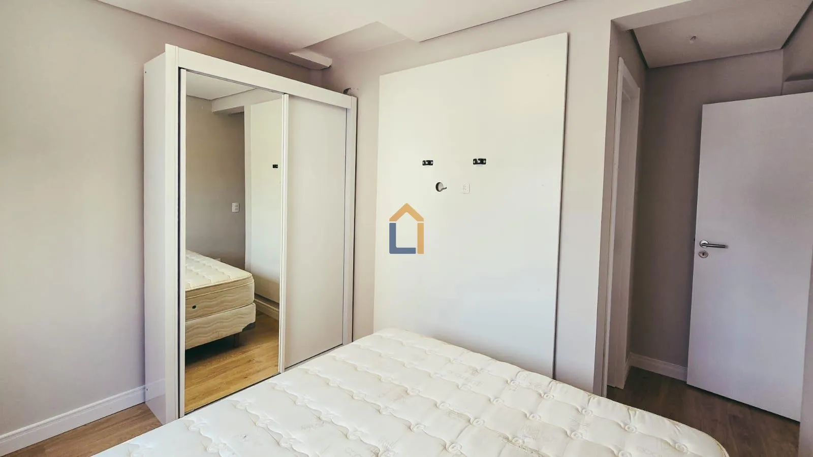 2-bedroom apartment with a washing machine in Curitiba — photo 7