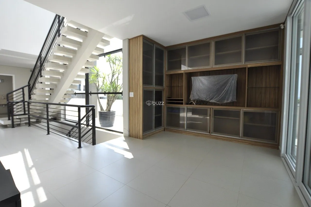 Water view in a 5-bedroom house, 343 m² — photo 8