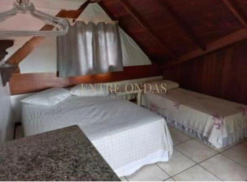 4-bedroom house with a bathtub in Florianópolis — photo 10