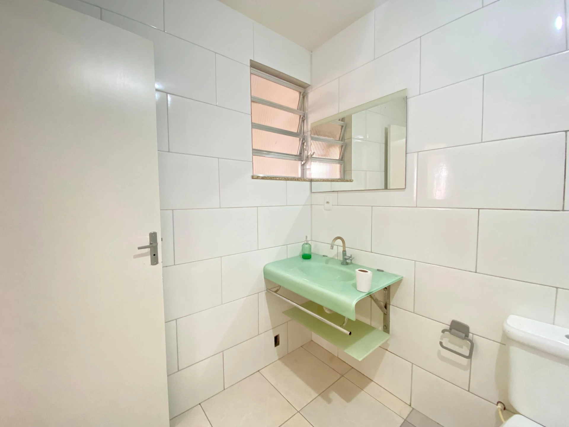 House with 2 bedrooms and a glass-enclosed shower — photo 35