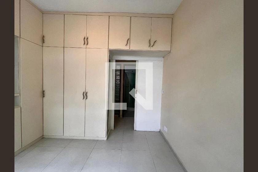 2-bedroom apartment in a building with a gym — photo 12