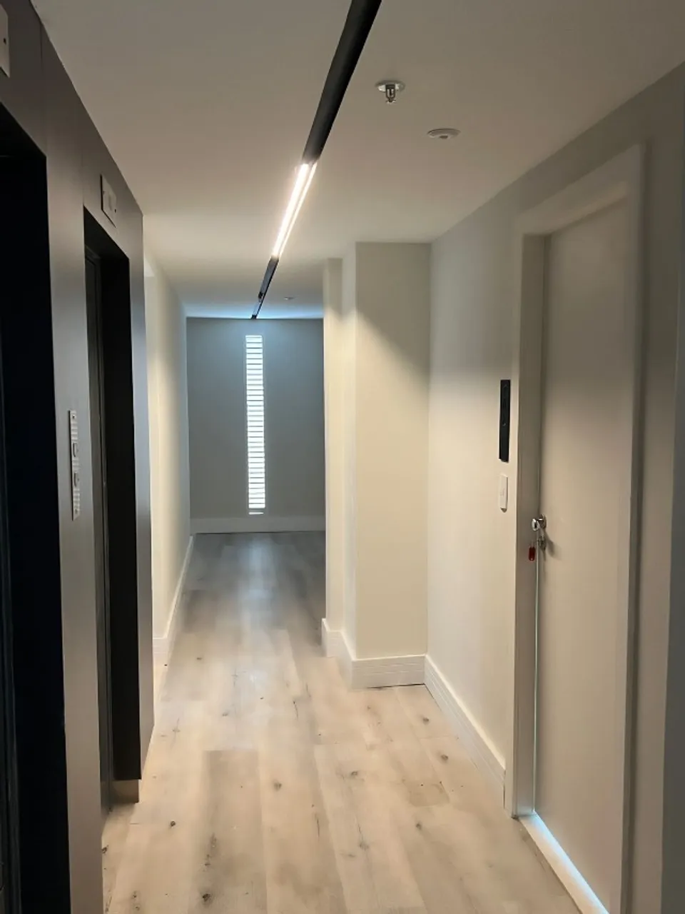 2-bedroom apartment in a building with a gym — photo 14