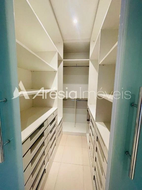 Apartamento de 2 quartos com varanda envidraçada