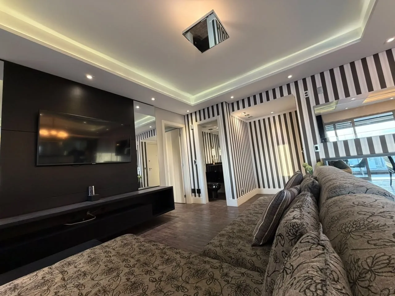 Floor-to-ceiling windows in a 3-bedroom apartment, 133 m² — photo 28