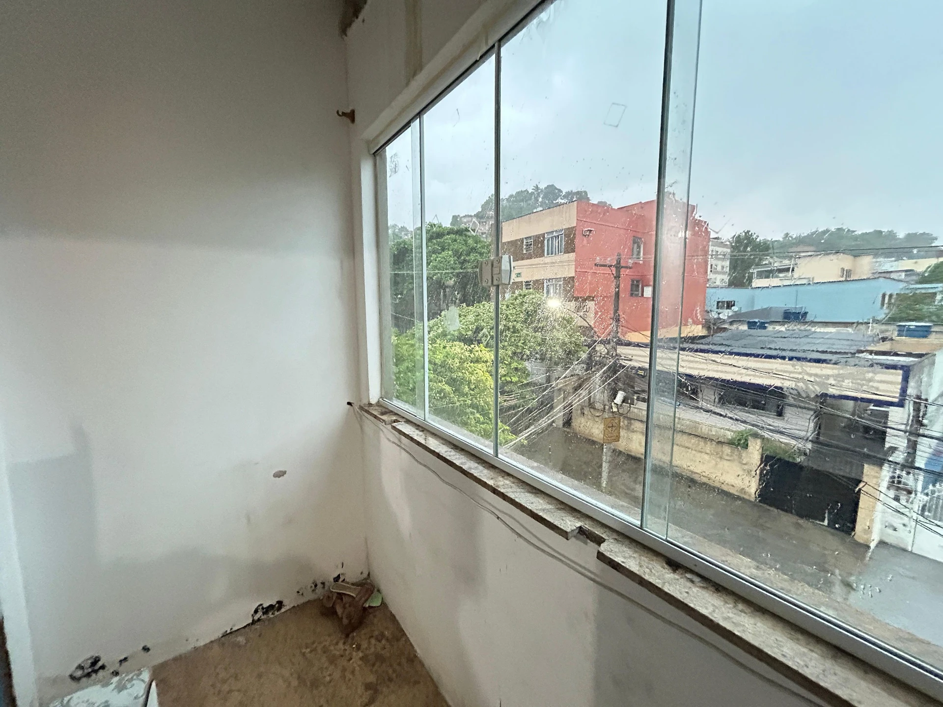 Casa com 4 quartos e varanda fechada de vidro — photo 18